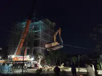 普宁一栋建在公园内涉嫌违建的6层私宅被依法拆除！